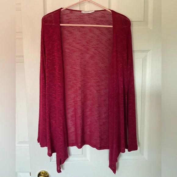 🆕 Ricki’s Raspberry Light Knit Shawl - Picture 4 of 9